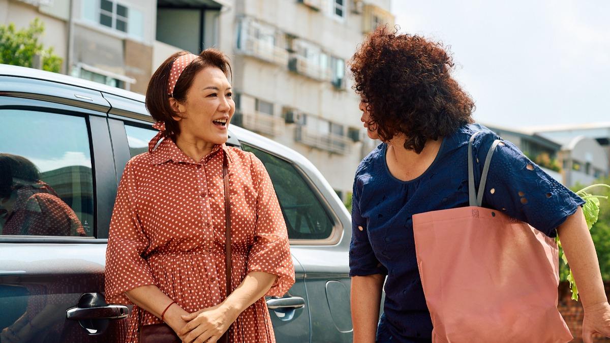 姚黛瑋(左)戲裡重男輕女又愛情緒勒索。(圖/公視台語台提供)