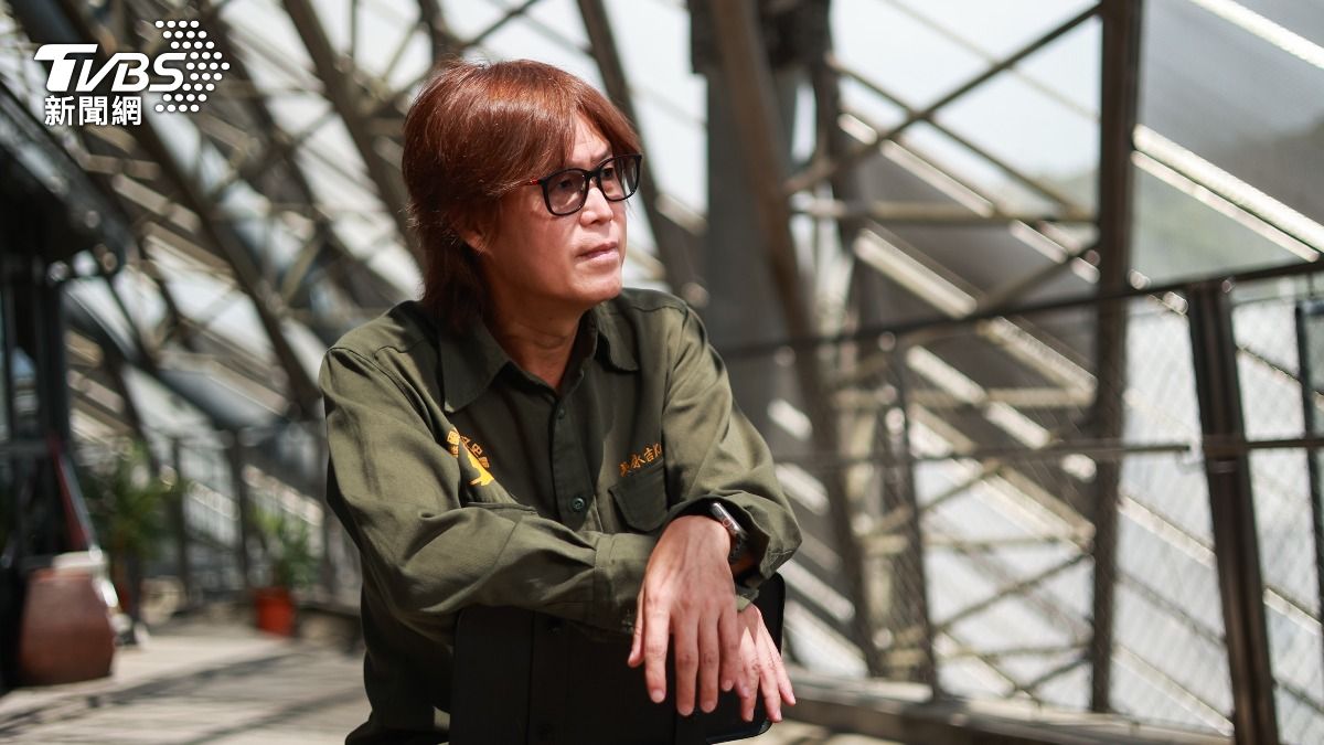 吳永吉單飛發片,被董事長樂團團員虧「抄襲董事長」。(圖/趙世平攝)