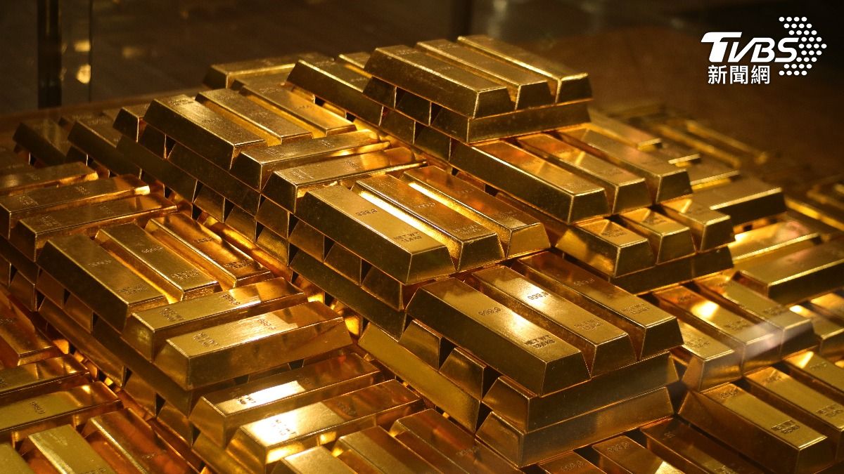 黃金價格過去三年飆漲超過一倍，這波漲勢主要得益於各國央行購金力道的大幅增加。（圖／達志影像 shutterstock）