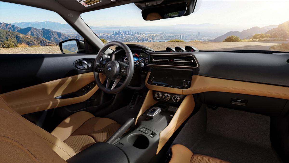 2027年式Z Performance新增棕褐色內裝，配色源自經典S30世代。（圖／Nissan提供）
