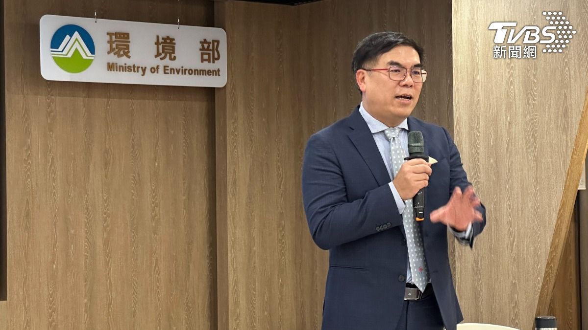 環境部部長彭啟明表示，過去曾參加過不少永續獎項的評審，當時都覺得怪怪的。（圖／陳詩璧攝）