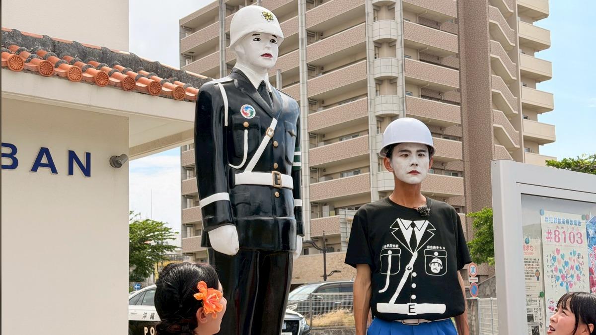 阿翔將臉塗白,以當地守護神造型出場。(圖/民視提供)