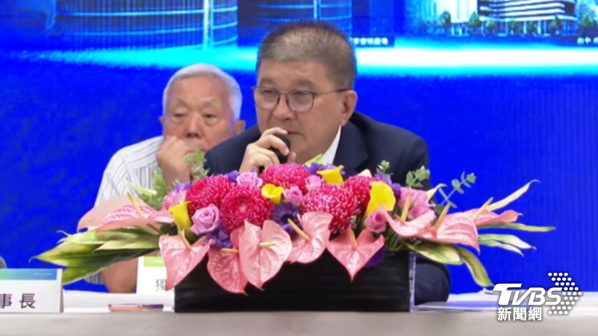興富發股東會登場。(圖/TVBS)
