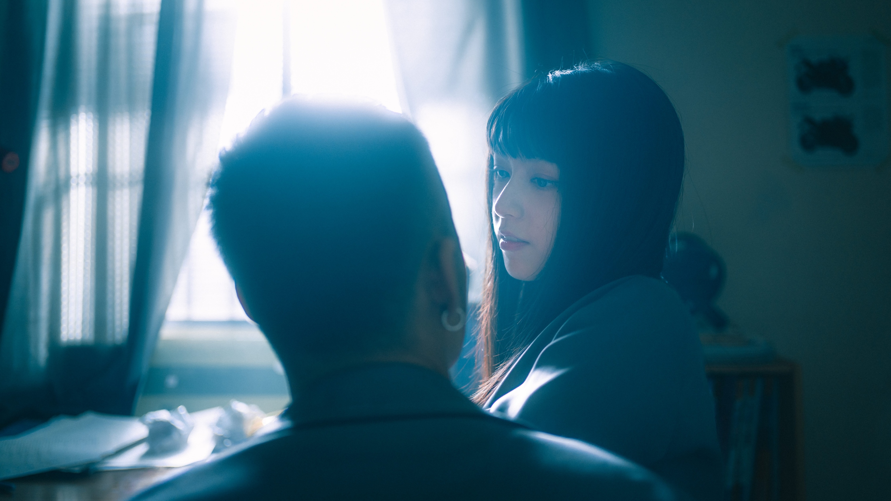 鄭煒齡(右)在劇中飾演美麗又有致命吸引力的女生,角色原型是伊藤潤二的經典人物富江。(圖/奇蹟映畫所提供)