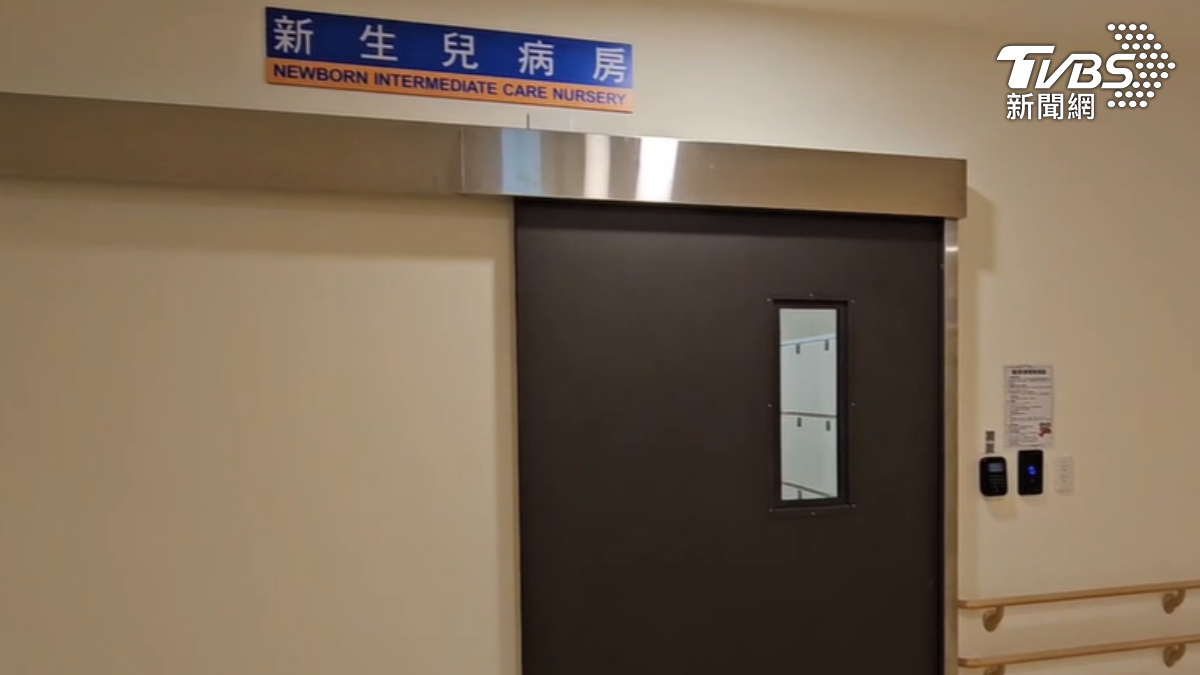 生下寶寶父母竟失聯，里長暖心送尿布，後來才發現是誤會一場。（圖／TVBS）