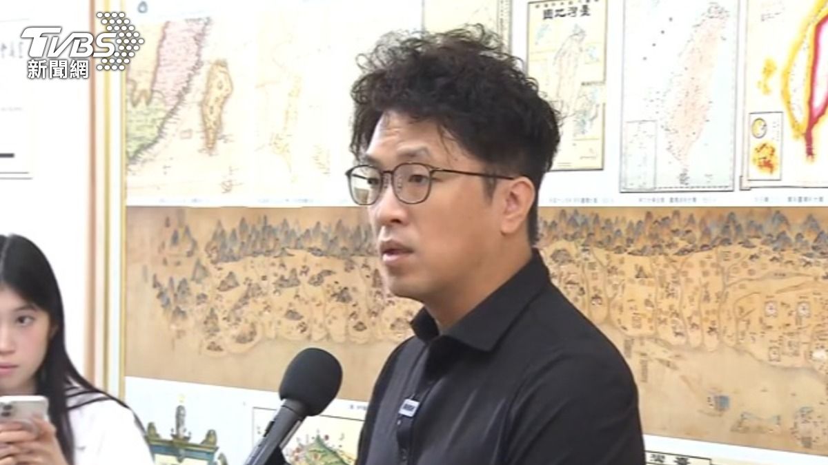 沈伯洋拋出內科交通與住宅解方,卻遭藍營議員指控不知內湖高房價,讓他怒轟造謠。(圖/TVBS)