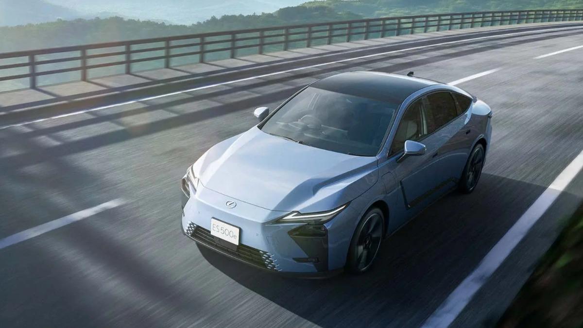 UX 300h Final Edition有望加入新世代ES首度採用的Ethereal Blue藍色塗裝。(圖/Lexus提供)