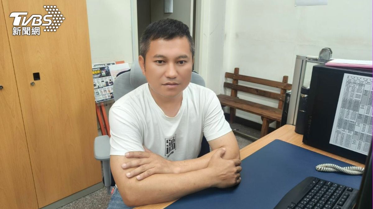 賽德克族刑警巴杜回顧緝捕山老鼠時的險境。(圖/TVBS)