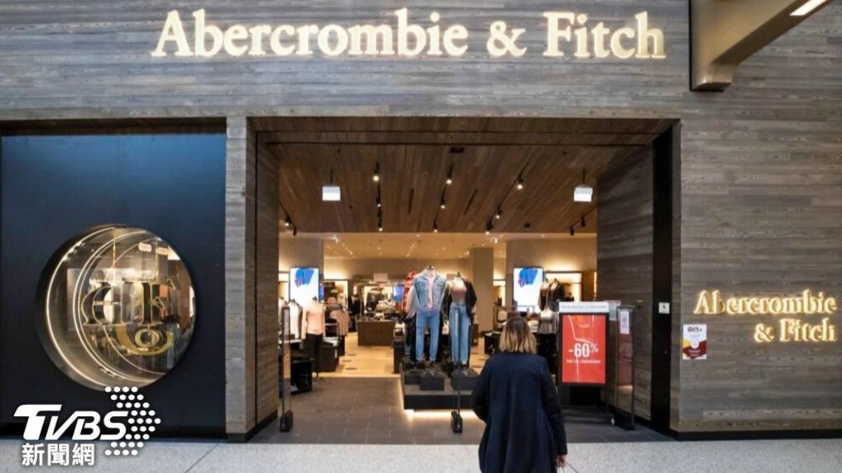 美國知名服裝品牌Abercrombie & Fitch,再次面臨轉型壓力,引入知名品牌鞋款,盼吸引潛在顧客。(圖/達志影像美聯社)