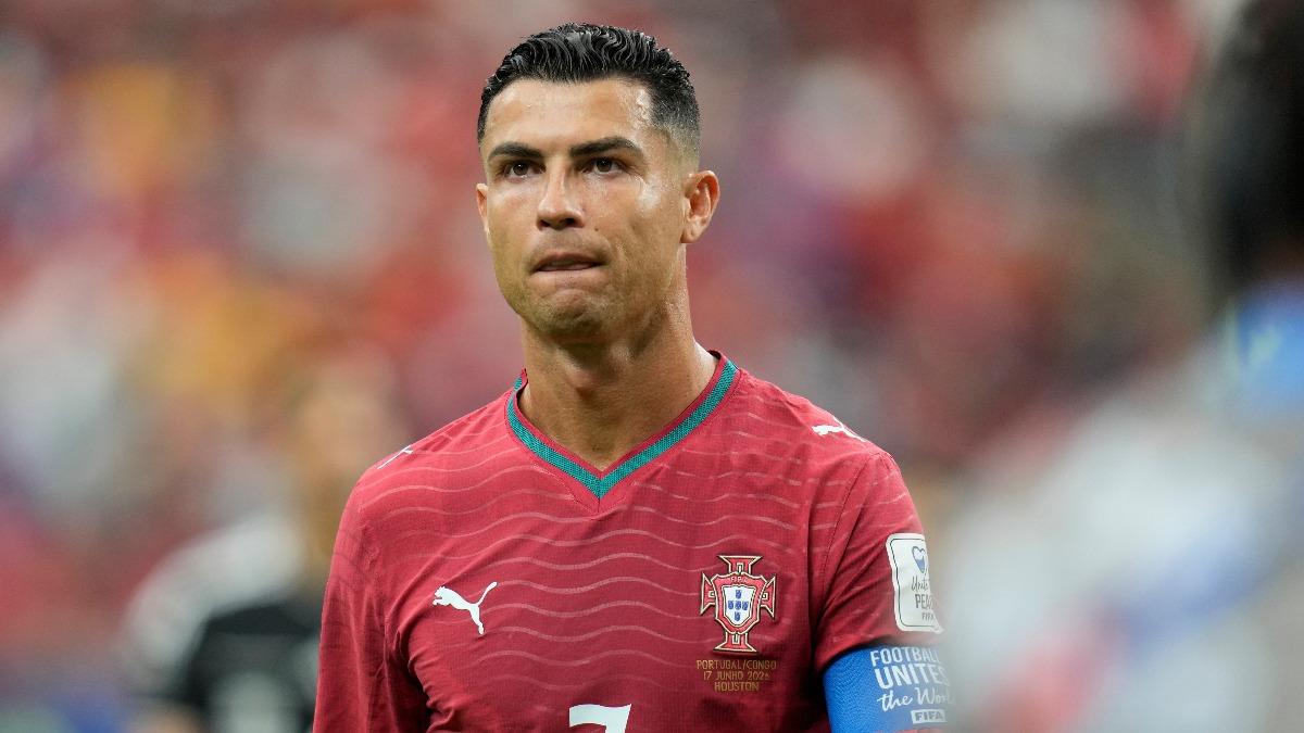 葡萄牙超級巨星C羅(Cristiano Ronaldo)首戰踢得相當沉悶,整場比賽罕見寫下「0射正」的數據。(圖/達志影像美聯社)