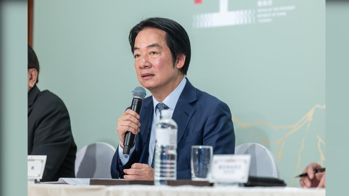 總統賴清德與外媒會面,期盼美國能盡速通過軍售案並強調對台安全承諾不變。(圖/總統府)