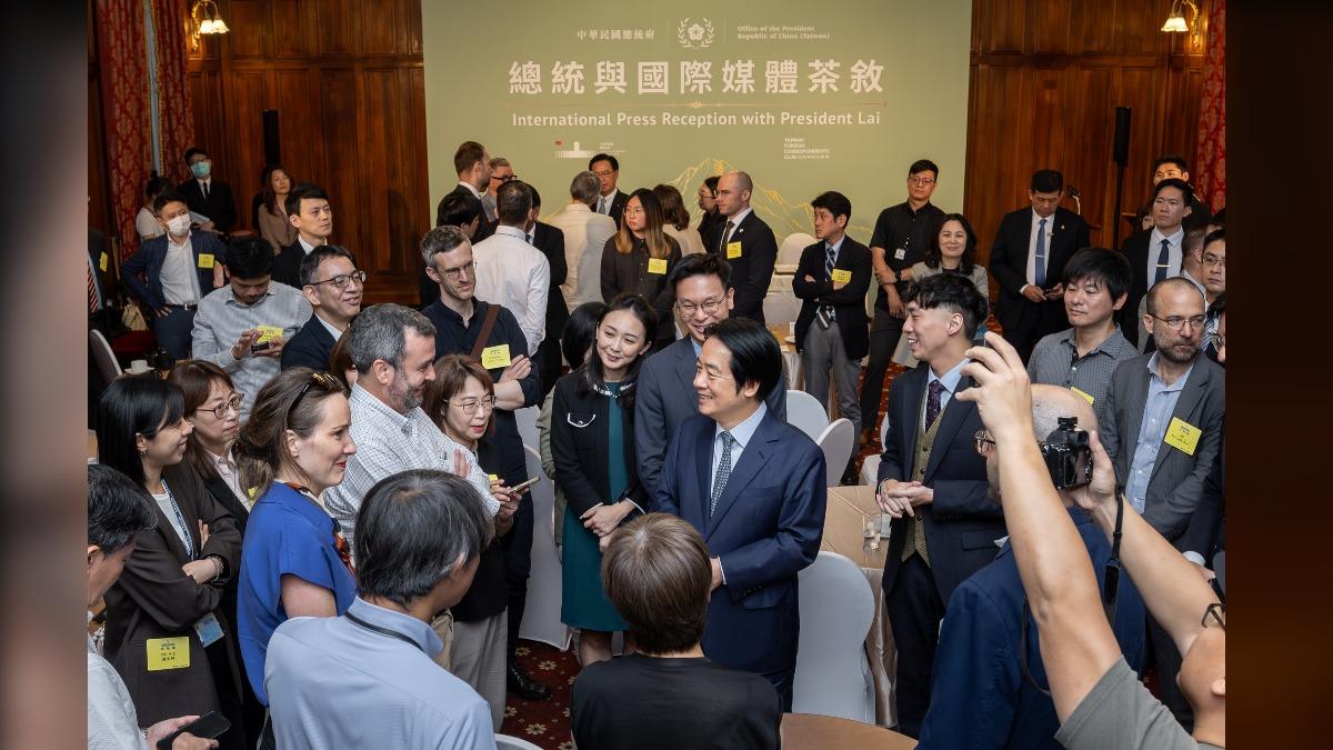 端午節前,總統賴清德在台北賓館與外媒會面。(圖/總統府)