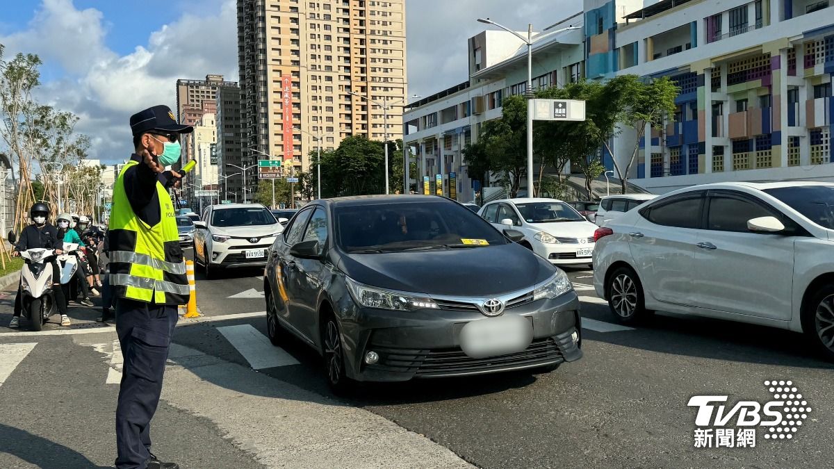 端午節連假車潮多 。(圖/TVBS)