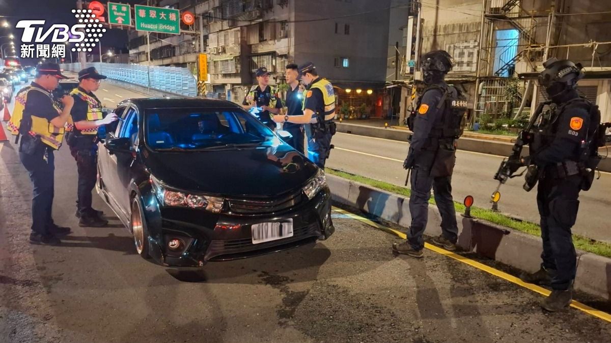 警方於全市設下81處路檢點,查緝毒駕45件、酒駕8件。(圖/TVBS)