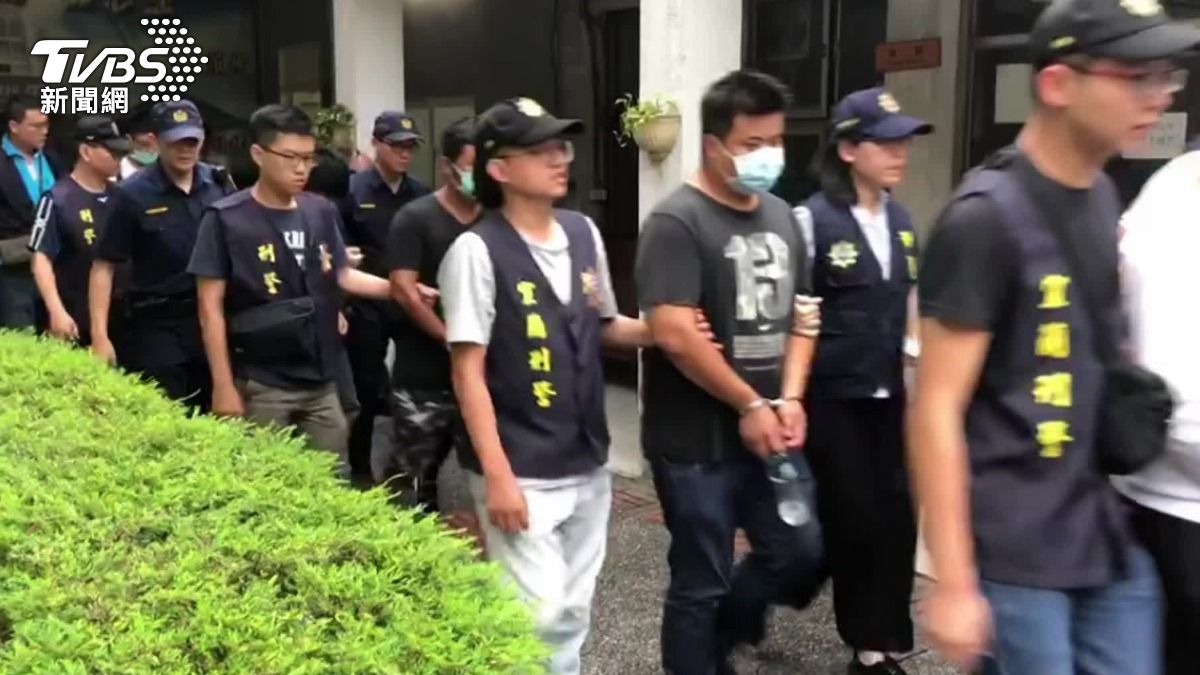 未來研擬在達到特定條件下,可以讓警方進入校園。(圖/TVBS)