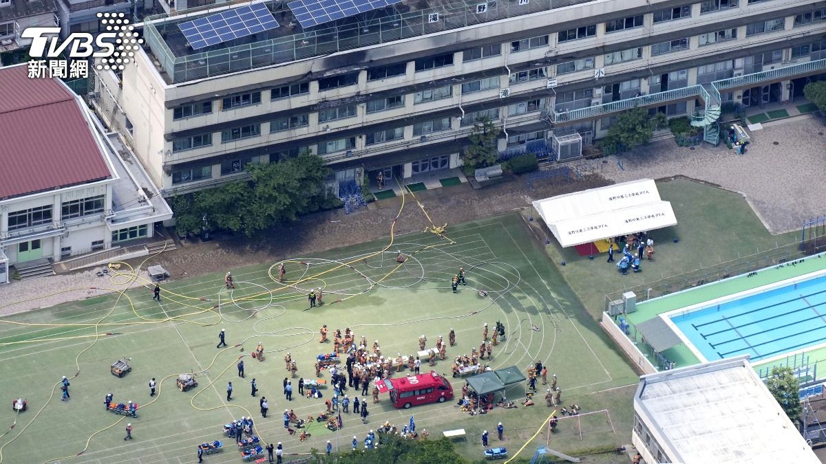 日本東京都一間小學19日上午發生火災，逾300名師生緊急疏散。（圖／達志影像美聯社）