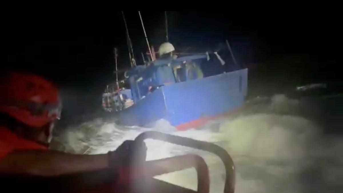 又來!中國「三無漁船」侵擾台海 吳釗燮親曝火爆畫面