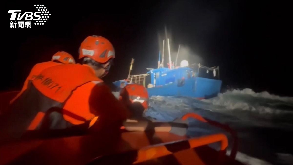 中國無名船越界遭查扣!6人押返馬公 750公斤漁獲海拋