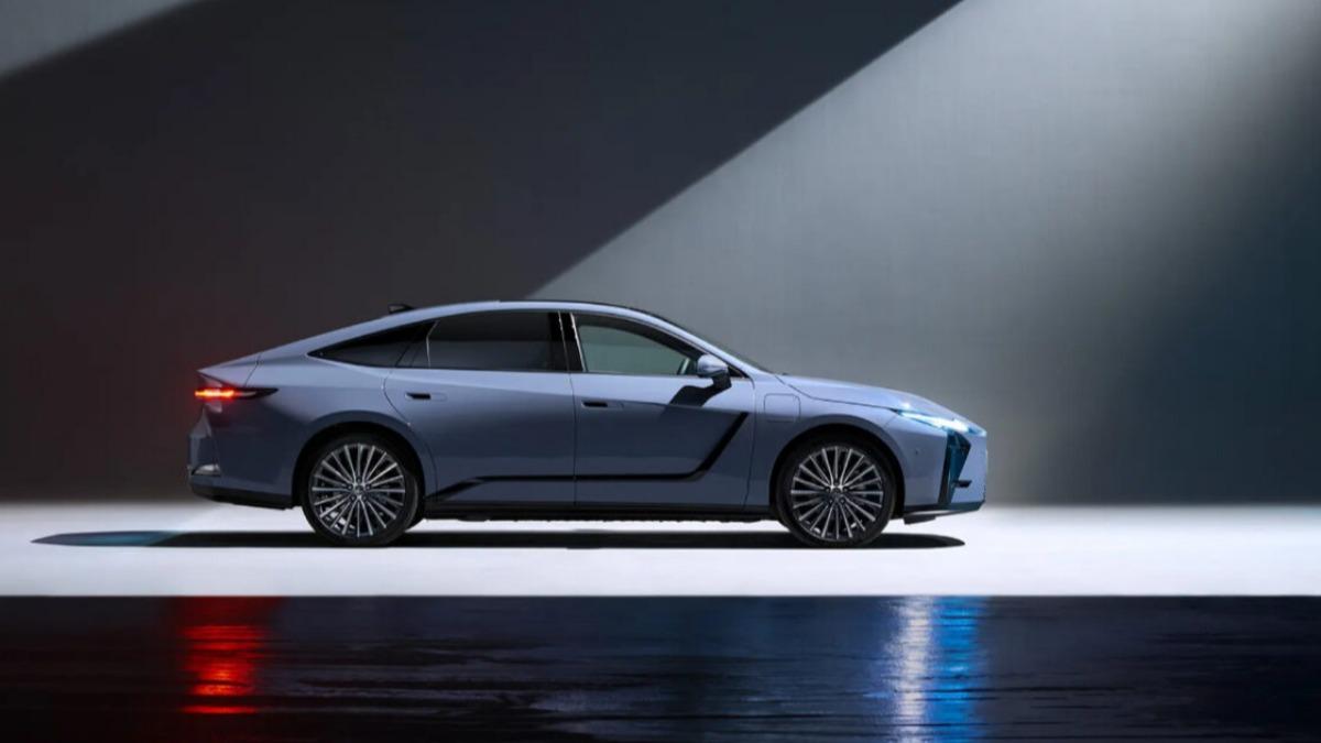 Lexus ES首席工程師給出了相當直接的回答。他表示，自己一直非常喜歡房車，也對如今SUV幾乎席捲所有市場的現象感到遺憾。（圖／Lexus提供）
