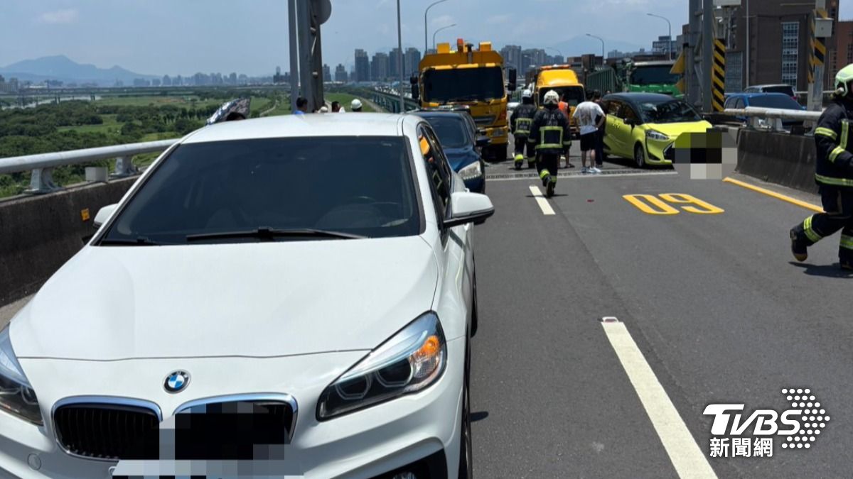 快訊/駕駛注意!台65土城段5車連環追撞 車流回堵10公里