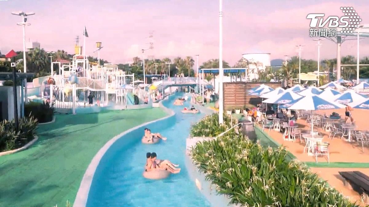 新竹的知名水樂園也於19日正式開園,場內不只有180公尺的漂漂河、大型造浪池,還有多項刺激的滑水道,甚至還有水迷宮等親子區。(圖/翻攝六福水樂園)