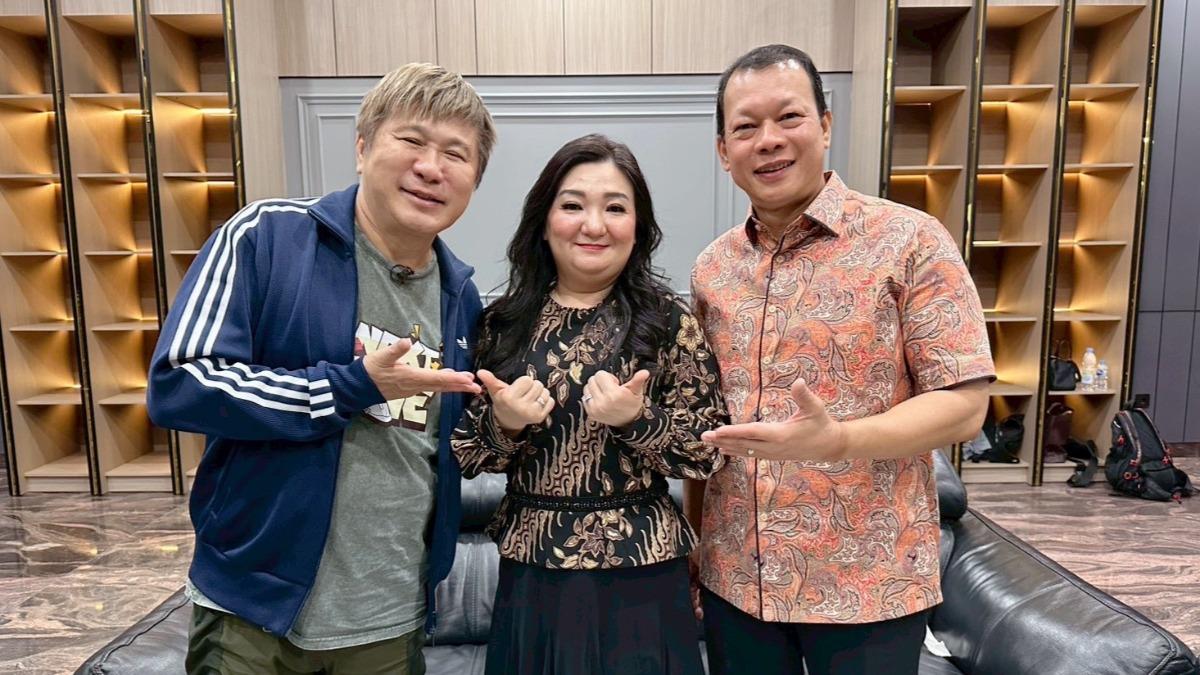 胡瓜赴印尼拜訪台商夫妻。(圖/下面一位提供)