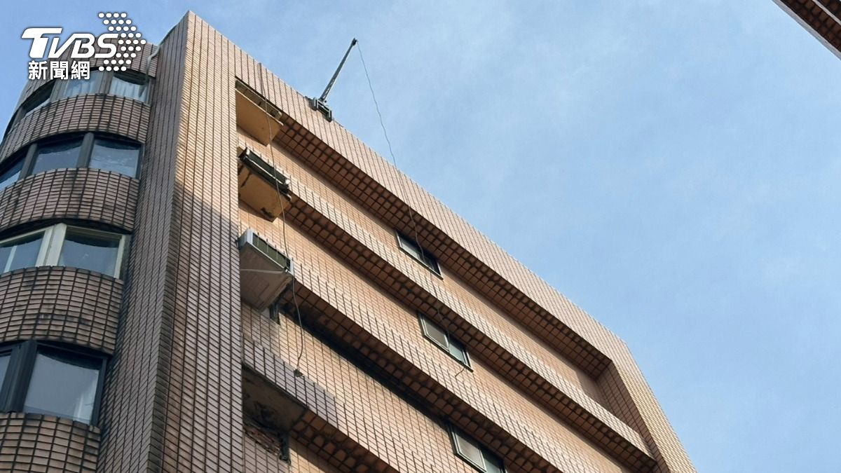 新北墜樓意外!男子垂降修補外牆冷氣孔 疑失足5樓急墜傷重不治