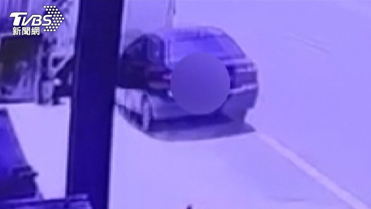花蓮男疑病發「逆向暴衝」撞貨車亡。(圖/民眾提供)