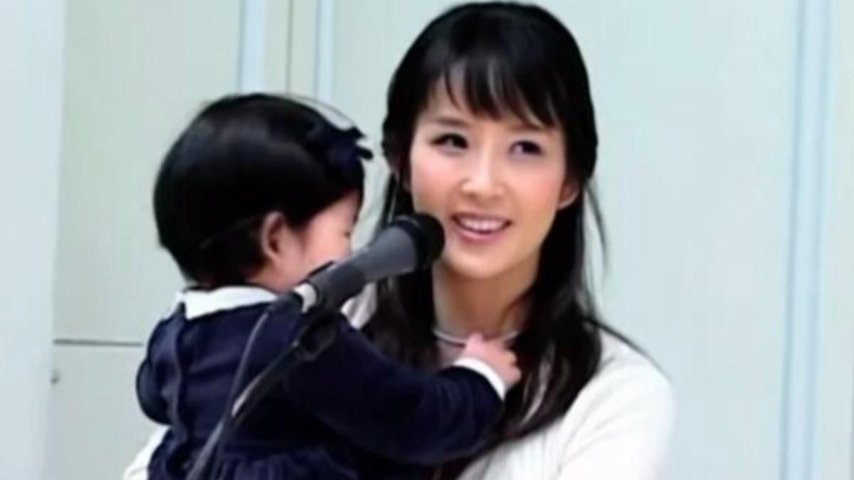 崔真實與當年還小的崔俊熙。（圖／翻攝自YouTube）