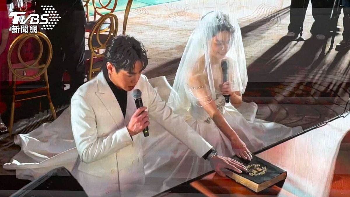 白家綺牽父手進場哭了！與吳東諺「當眾下跪」感人畫面曝光