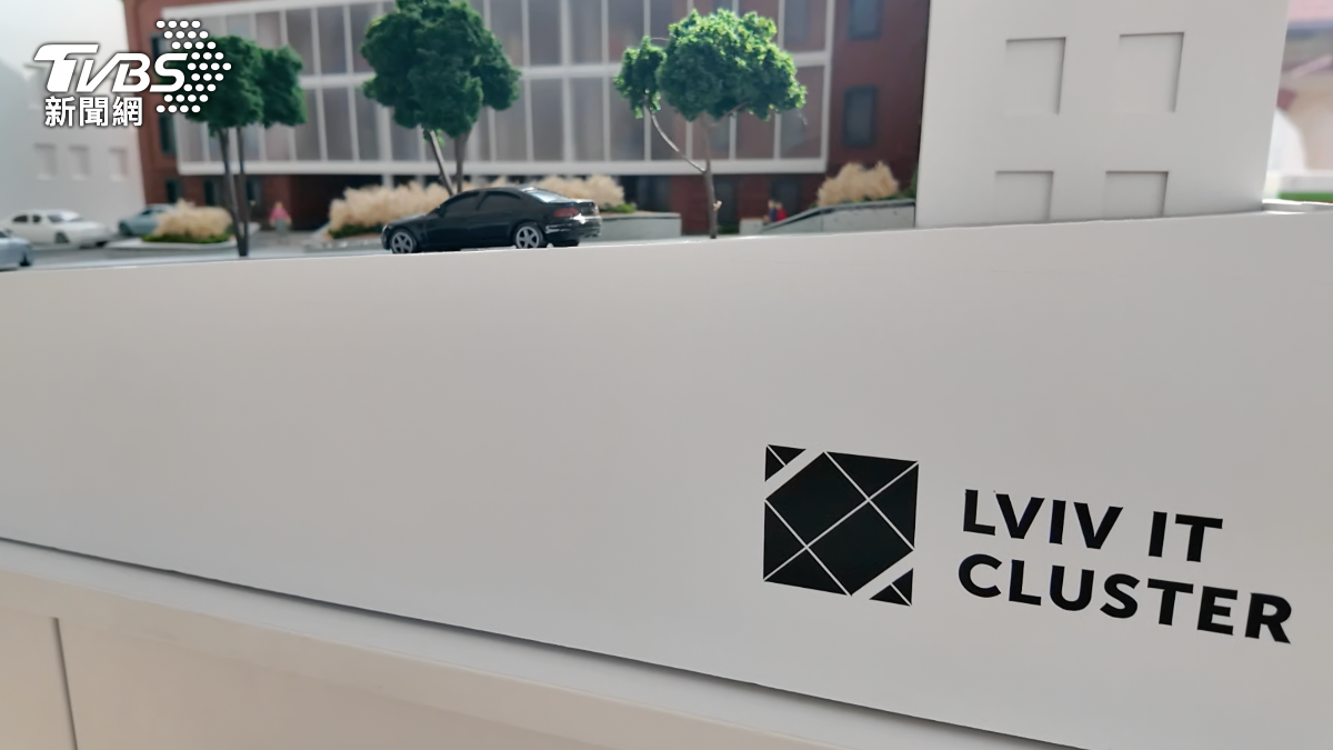 台灣媒體團在貿協帶領下，參訪烏克蘭利沃夫市一家IT公司「Lviv IT Cluster」。（圖／謝佩穎攝）