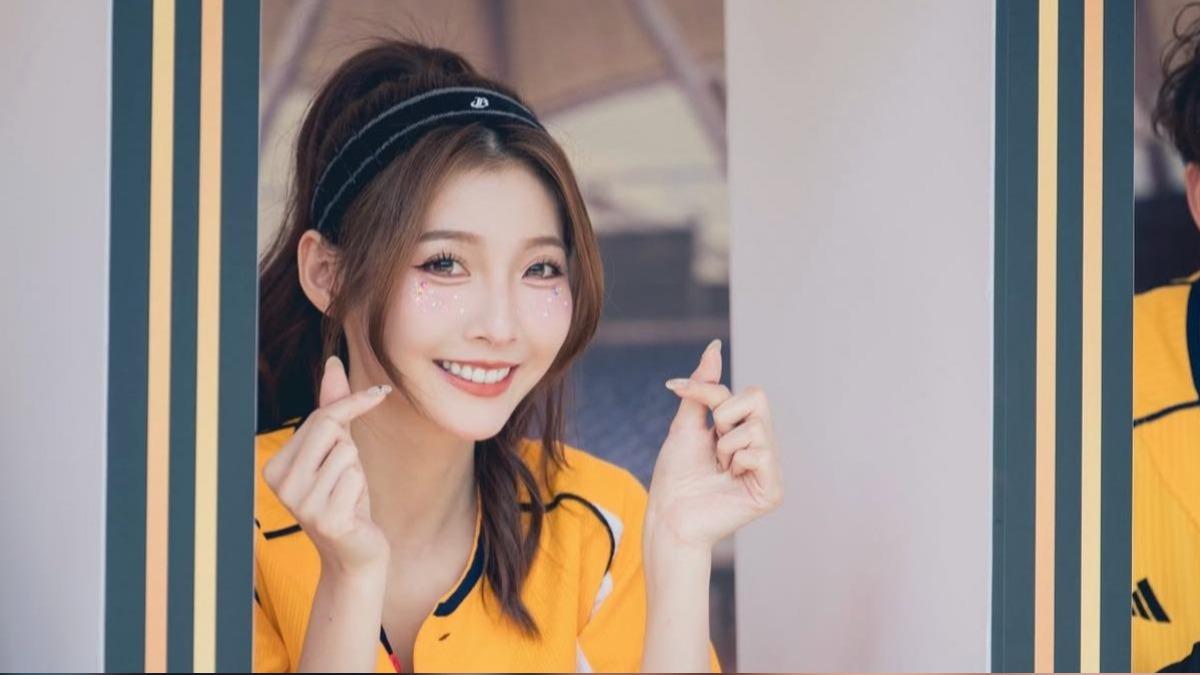 汶汶昨下午遭死忠粉絲在棚拍活動中持刀砍傷。(圖/翻攝自IG)