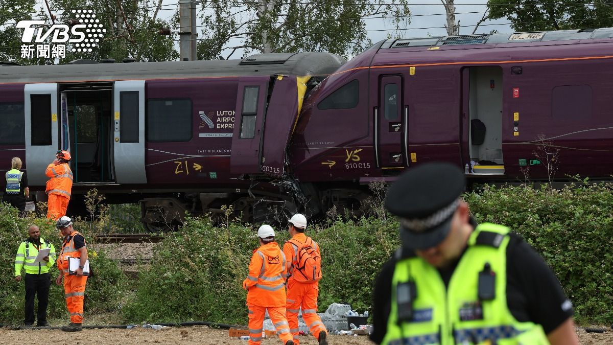 英國倫敦發生兩列火車相撞事故。(圖/達志影像美聯社)