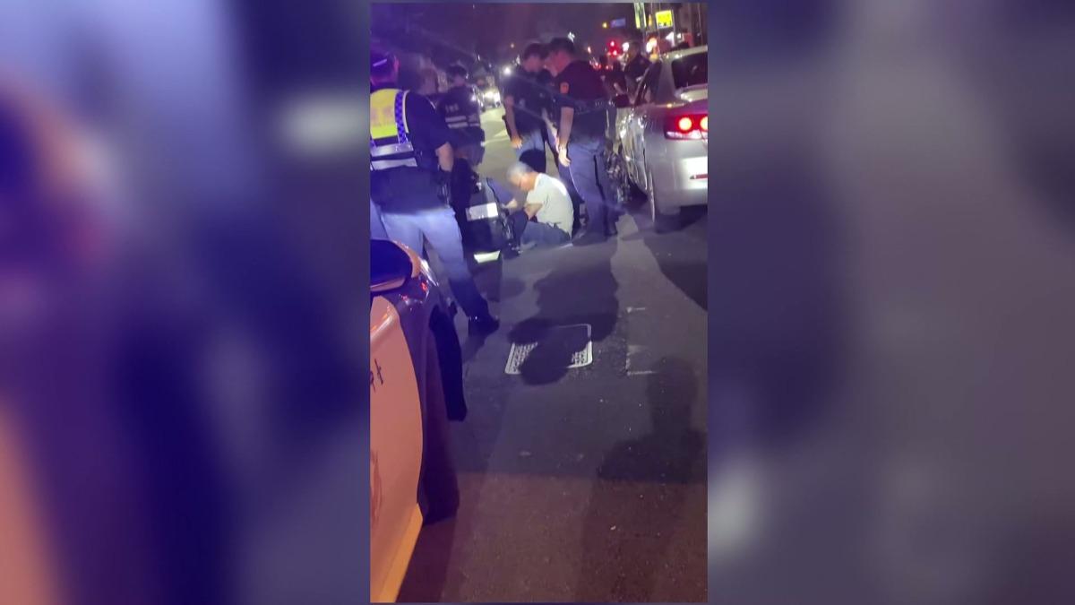 心虛加速逃！男撞飛店員遭壓制。(圖／民眾提供)