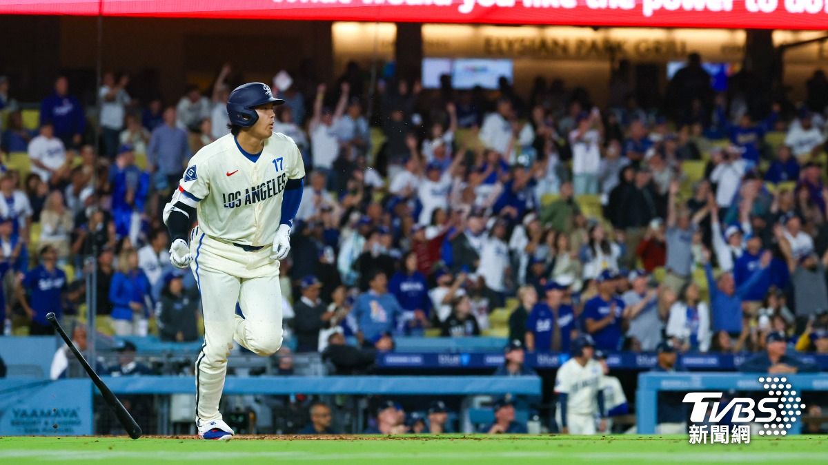 洛杉磯道奇二刀流巨星大谷翔平生子後「爸之力」發威，炸裂本季第16轟。（圖／達志影像美聯社）