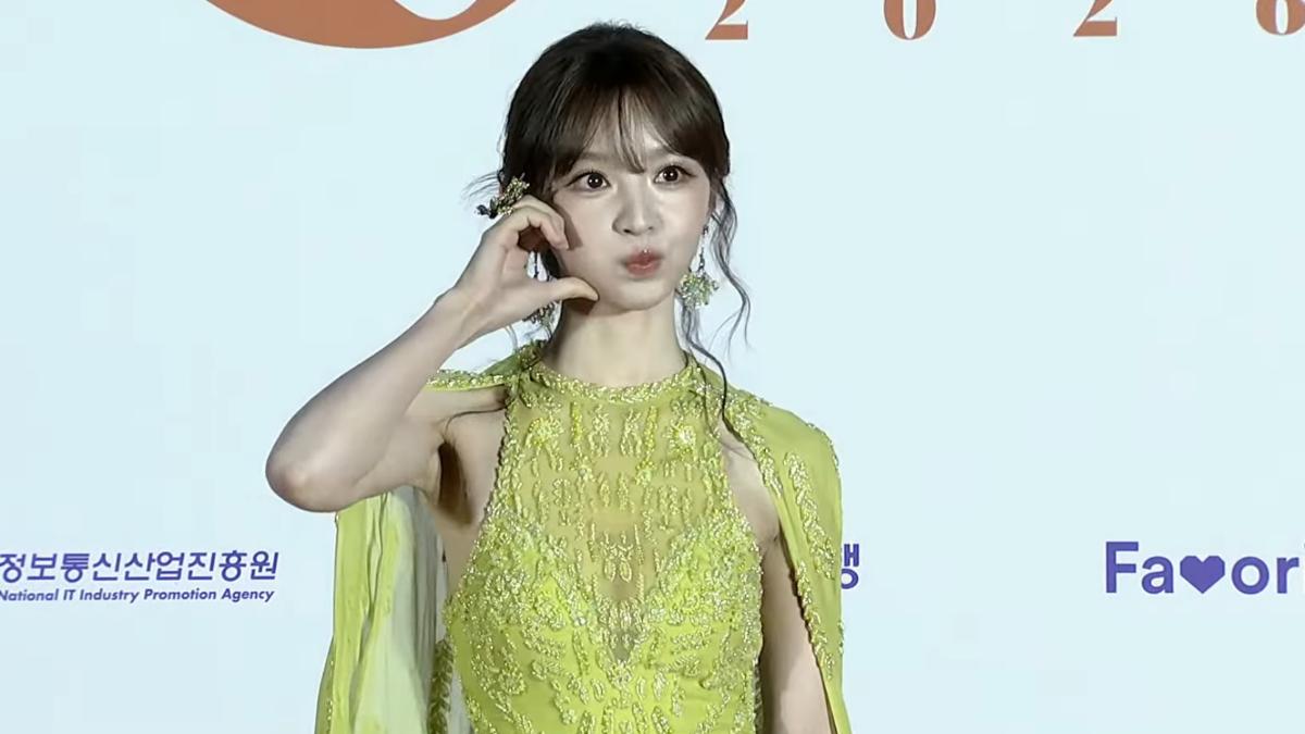 《逐玉》田曦薇奪下全球OTT大獎人氣王 走紅毯「甜美表情包」連發