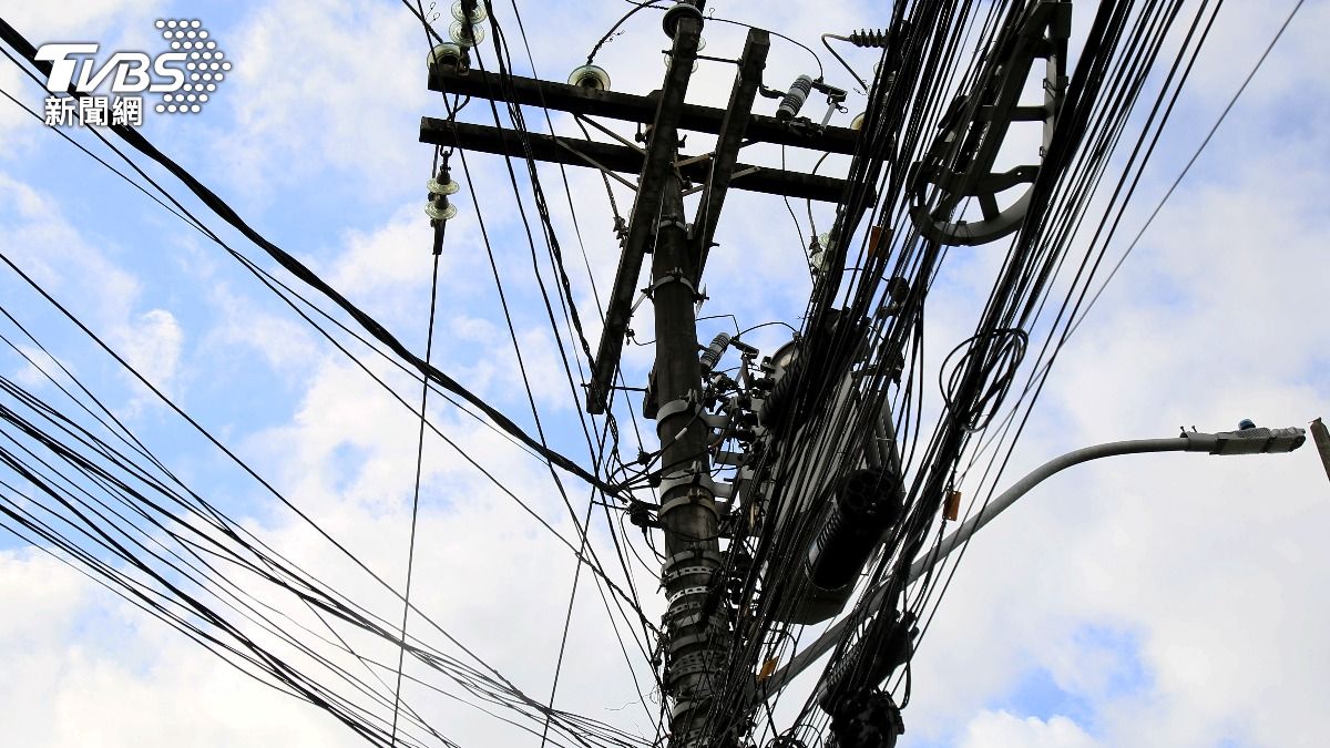 有澳門遊客去西藏自駕旅遊，誤觸電纜線受重傷。圖僅為示意。（圖／Shutterstock達志影像）