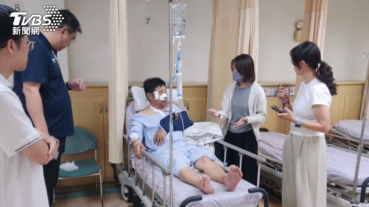 攻堅毒犯遭「百公斤衝撞」警手肘粉碎骨折。(圖/TVBS)