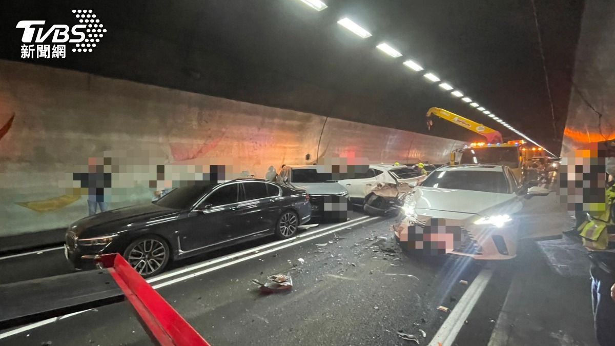 快訊/收假注意!國5雪山隧道5車連環撞 「紫爆」嚴重回堵