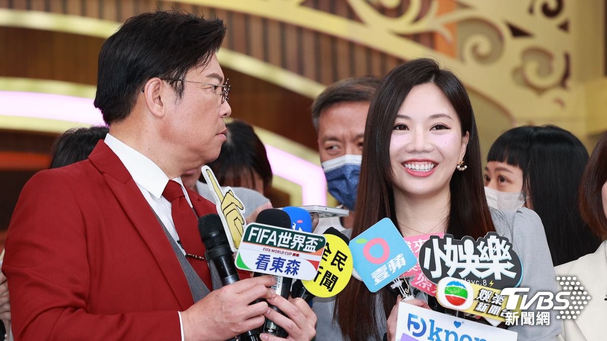 曾國城現場逼問蔡尚樺。（圖／黃城碩攝）