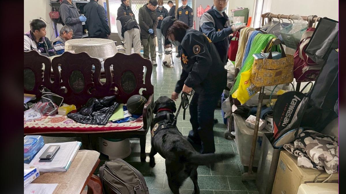 保三總隊抓到毒品工廠。(圖/警方提供)
