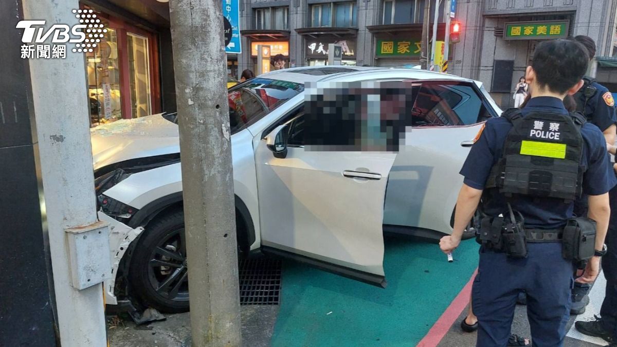 桃園女毒駕失控!連撞2車再衝進店家 車內搜出喪屍煙彈