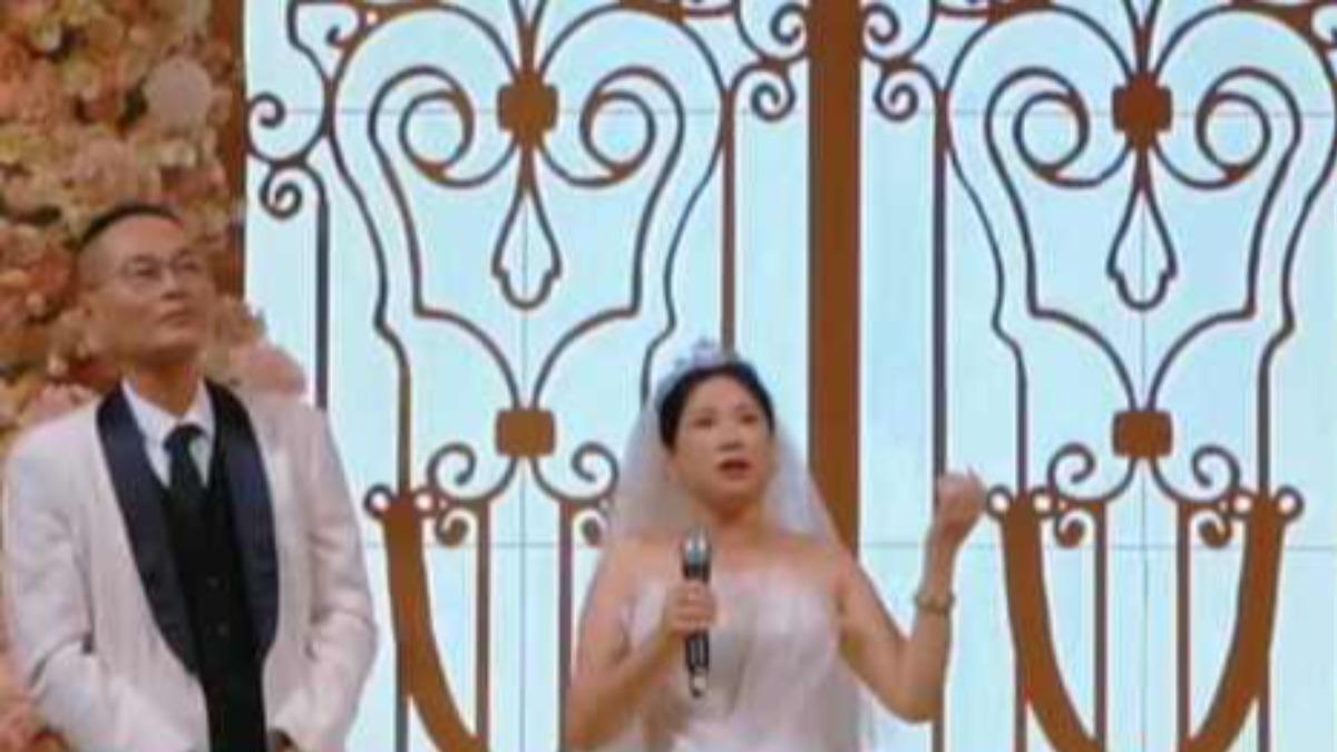 中國有對兄妹秘密幫結婚36年的父母補辦婚禮。(圖/翻攝自網路易不易)