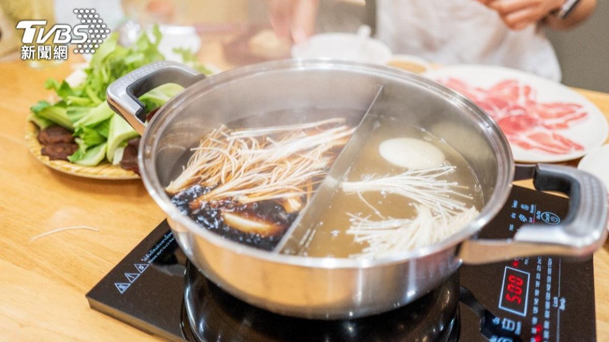 鼎王麻辣鍋鴨血驚見蜘蛛　台中市府食安處列重點稽查