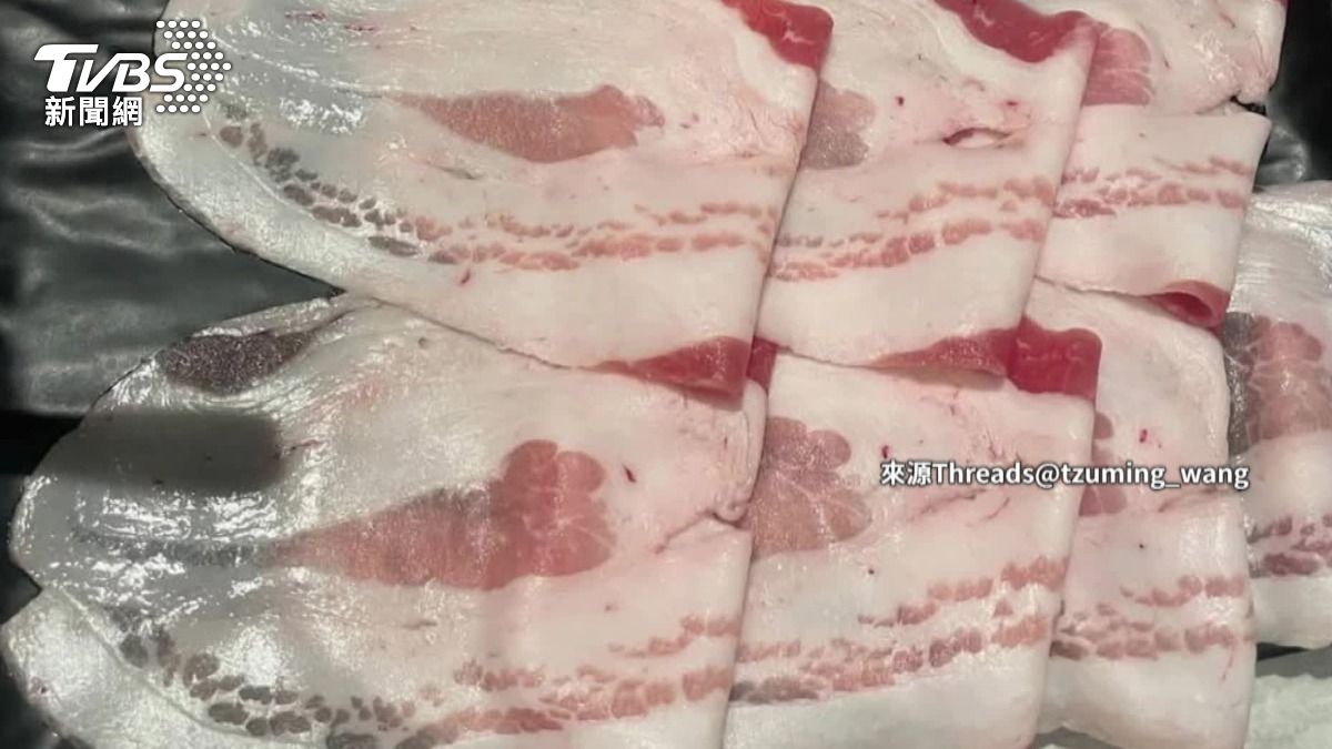 其他網友分享在其他家火鍋店,吃過都是滿滿豬油的肉片。(圖/TVBS)