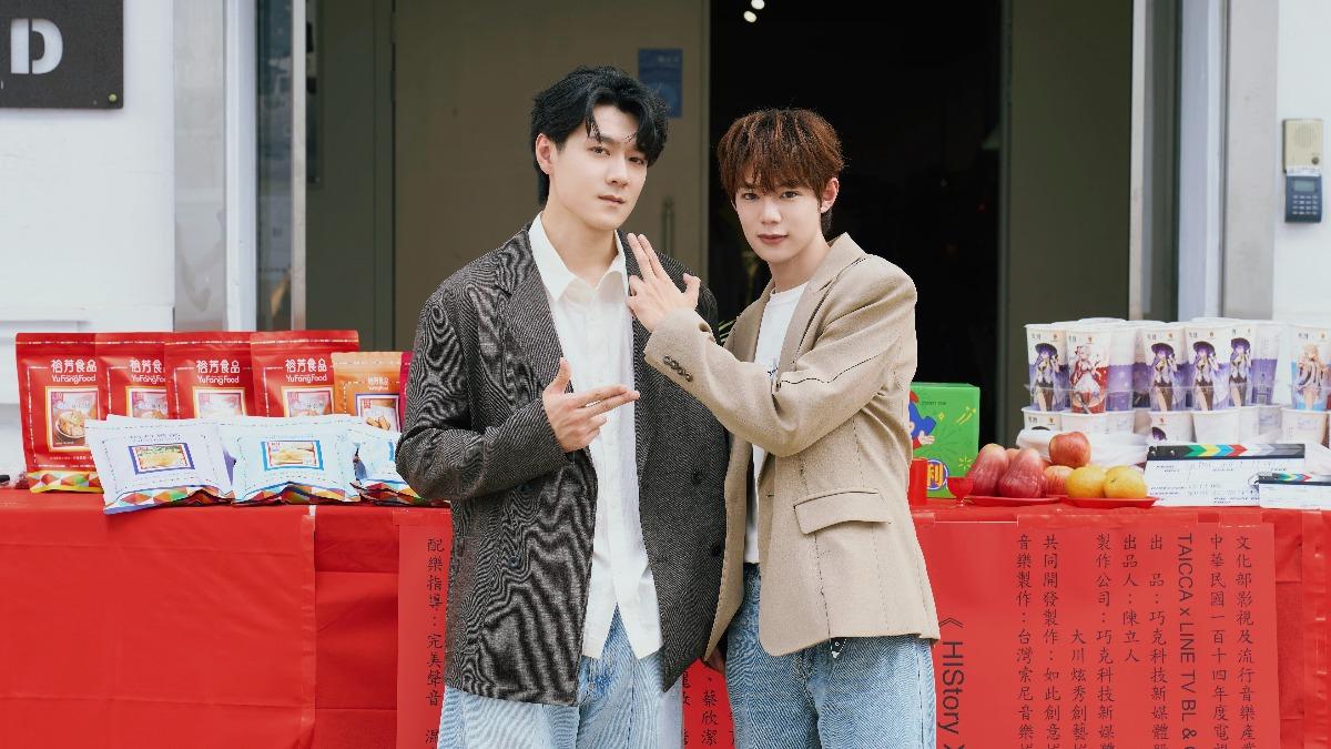 易恩（左）與Alex將共譜「師生戀」。（圖／LINE TV提供）
