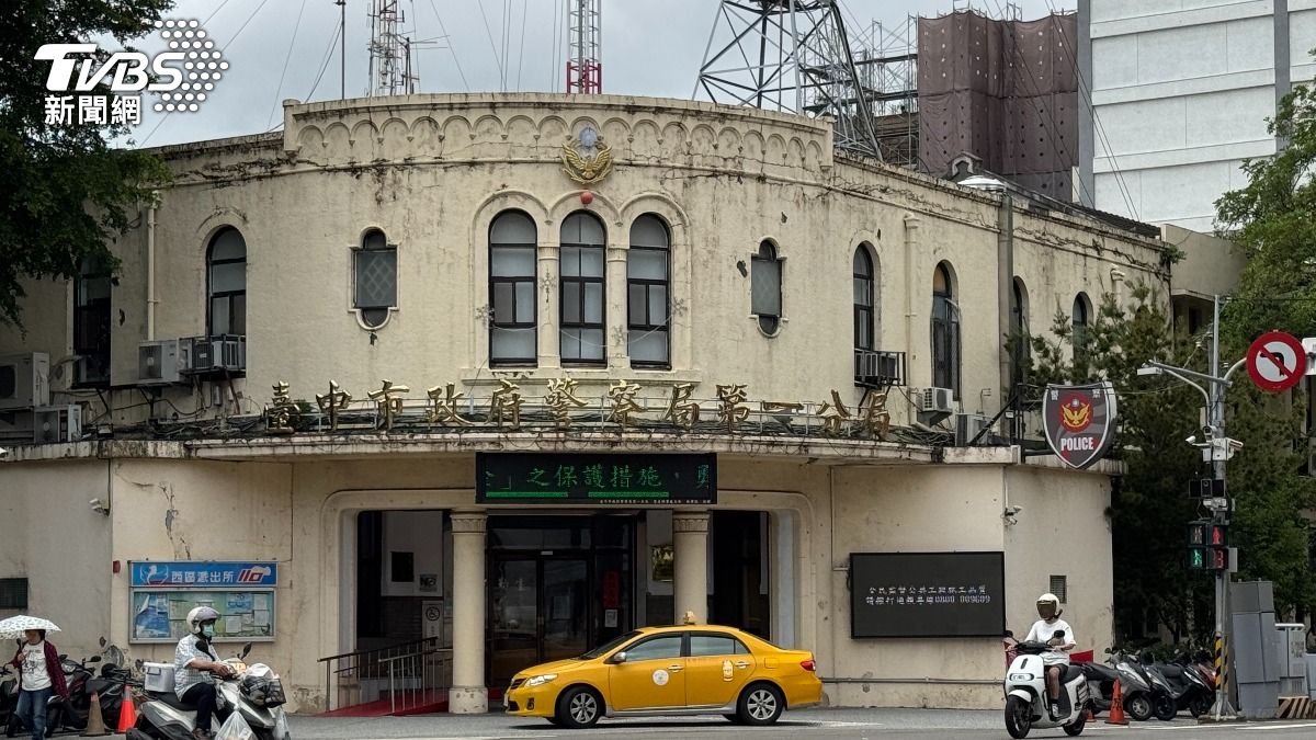 快訊/台中市驚傳婦人闖派出所揮刀 自劃一刀被壓制送醫