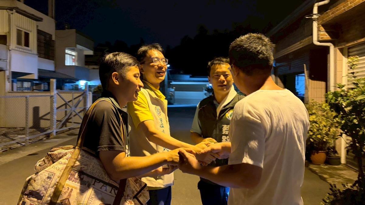 温世政被民眾家裡的「護家犬」咬傷。（圖／温世政競辦提供）