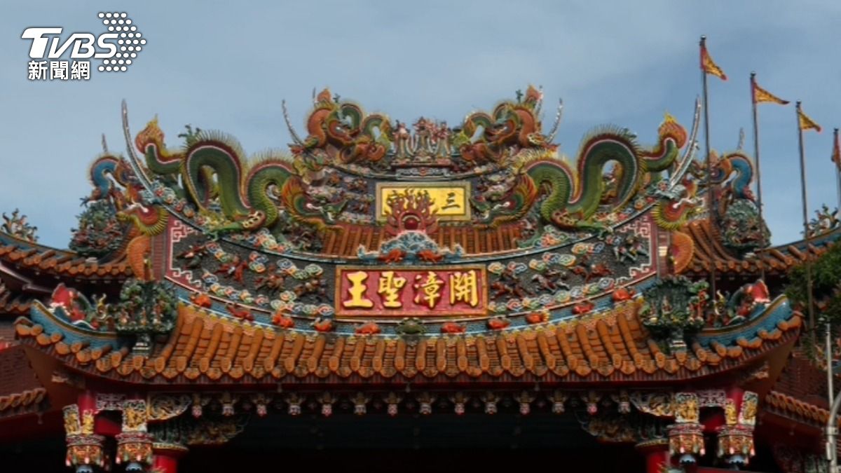 宜蘭三清宮開漳聖王的鬍鬚比上次移動神尊12年前更長。(圖/TVBS)