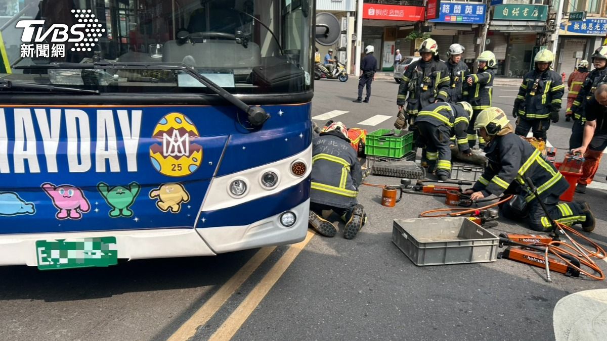 板橋公車右轉撞輾行人害議員前妻枉死 臺北客運道歉了